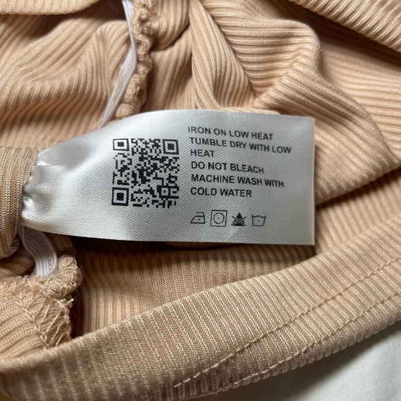 NWT Sleeveless Tan Crop Top With Side Ruching Size L - Picture 7 of 8